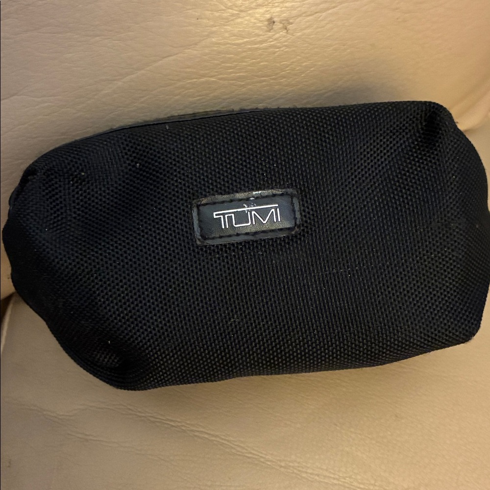 Tumi Black Toiletry Bag Travel-Friendly Essential